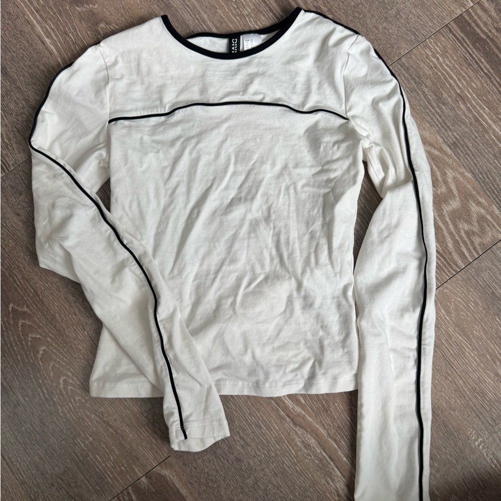 H&M Fitted White Long Sleeve Blouse with Black Accents